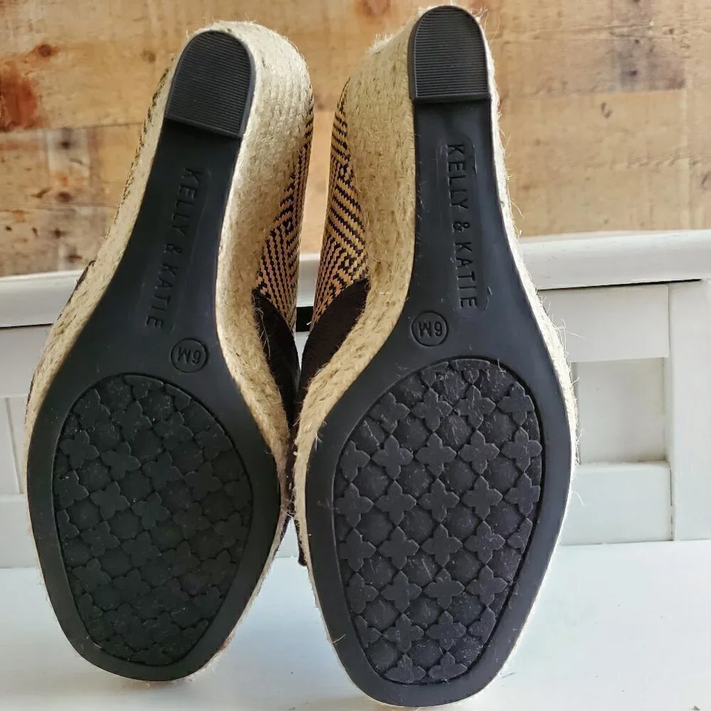 KELLY & KATIE ESPADRILLE WEDGE SANDAL SIZE 6.